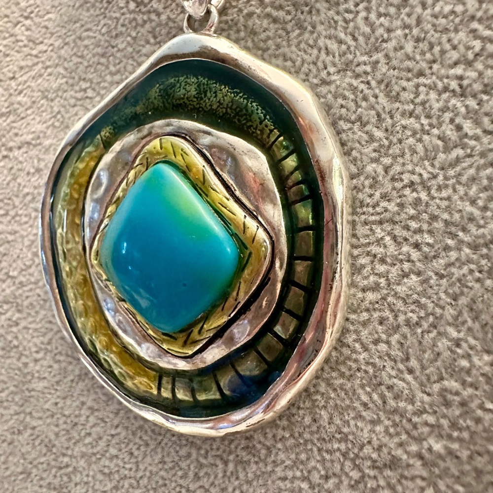 Multi color medallion pendant necklace - Picture 5 of 9